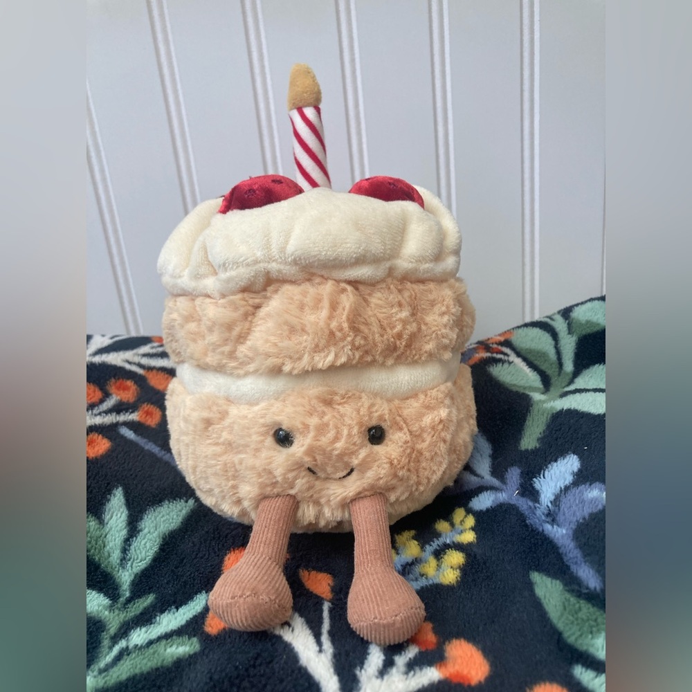 BNWT Jellycat Amuseables Cake